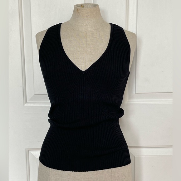 Knitted V-neck Black Tank Top - Picture 2 of 3